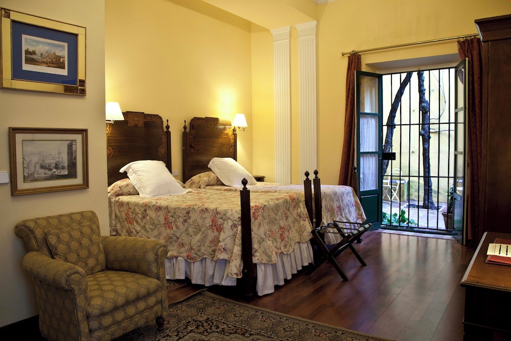 Las Casas de la Judería, Sevilla Historic City Center — Hotel rooms in Seville, Andalusia