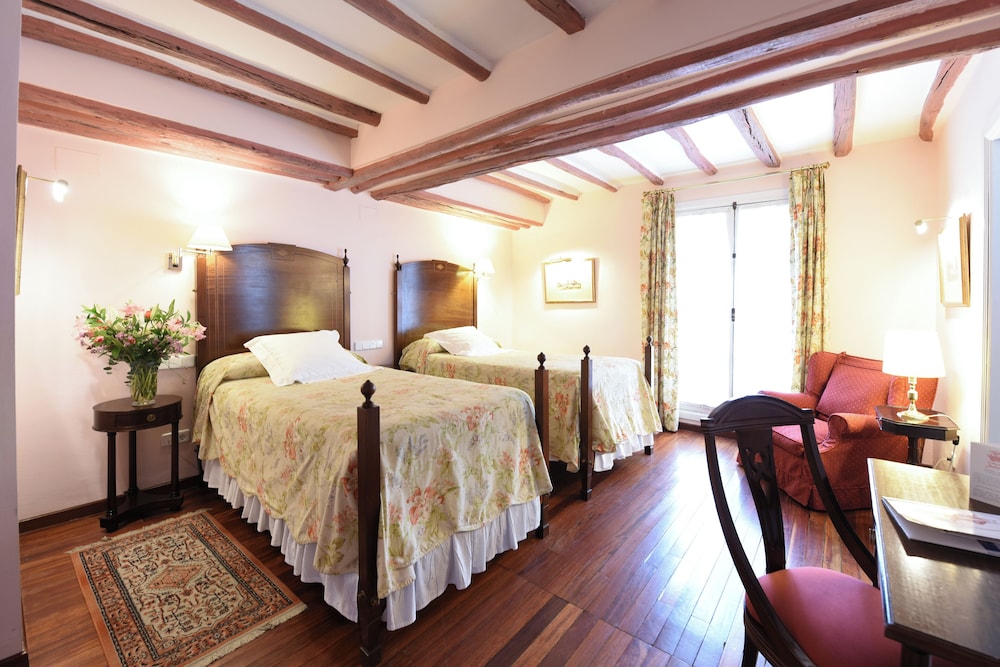 Las Casas de la Judería, Sevilla Historic City Center — Hotel rooms in Seville, Andalusia
