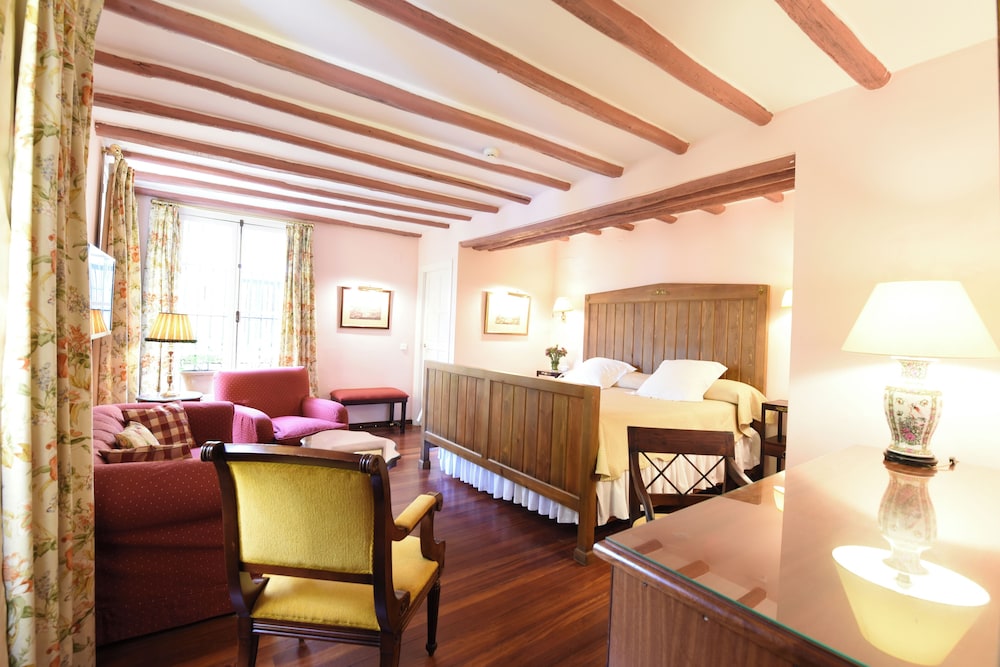 Las Casas de la Judería, Sevilla Historic City Center — Hotel rooms in Seville, Andalusia