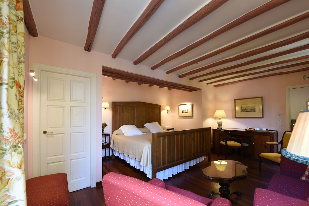 Las Casas de la Judería, Sevilla Historic City Center — Hotel rooms in Seville, Andalusia