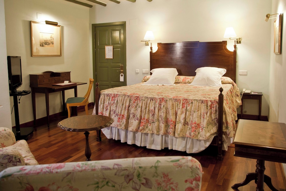 Las Casas de la Judería, Sevilla Historic City Center — Hotel rooms in Seville, Andalusia