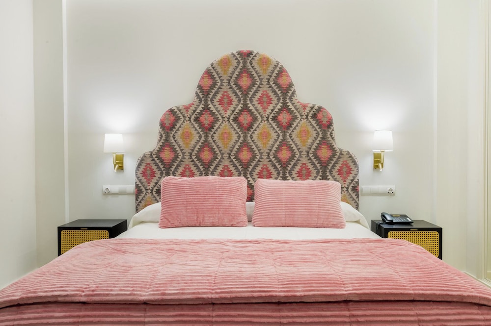 Sercotel Las Casas de los Mercaderes — Hotel rooms in Seville, Andalusia