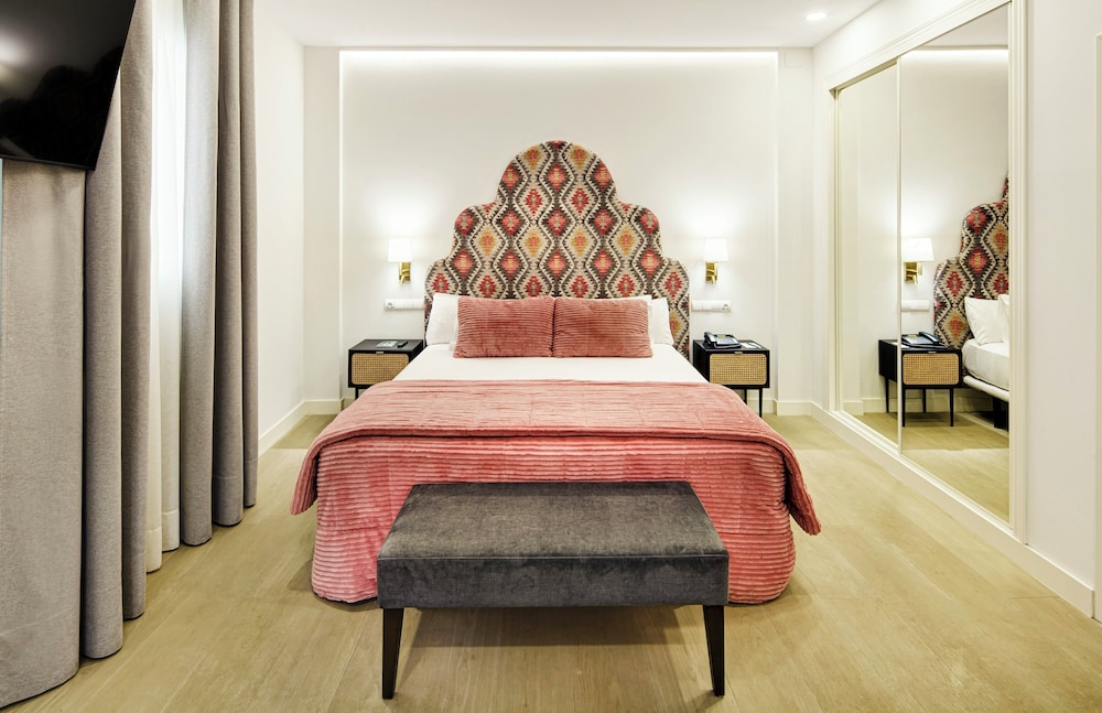 Sercotel Las Casas de los Mercaderes — Hotel rooms in Seville, Andalusia