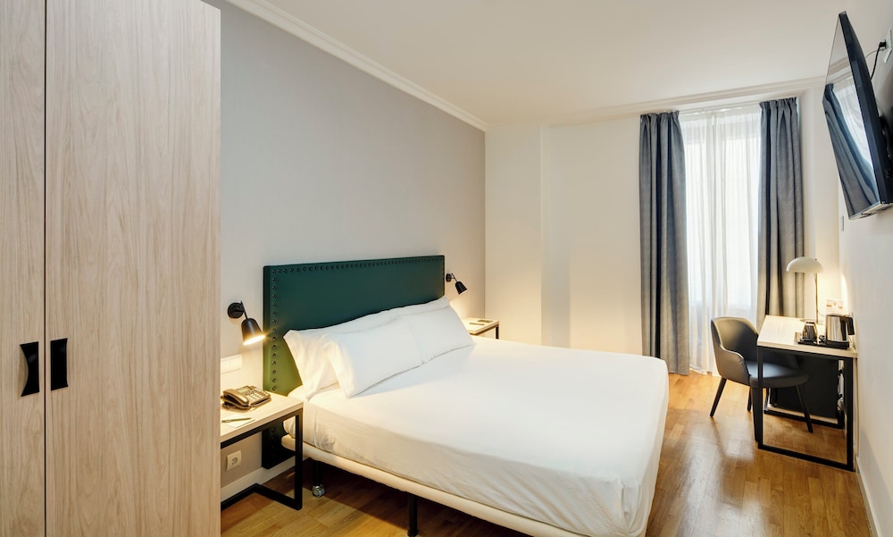 Sercotel Las Casas de los Mercaderes — Hotel rooms in Seville, Andalusia