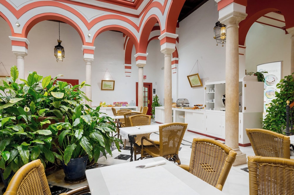 Sercotel Las Casas de los Mercaderes — Restaurant & bars in Seville, Andalusia