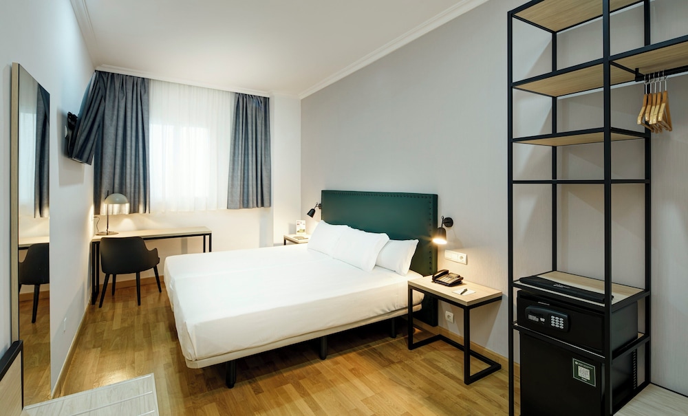 Sercotel Las Casas de los Mercaderes — Hotel rooms in Seville, Andalusia