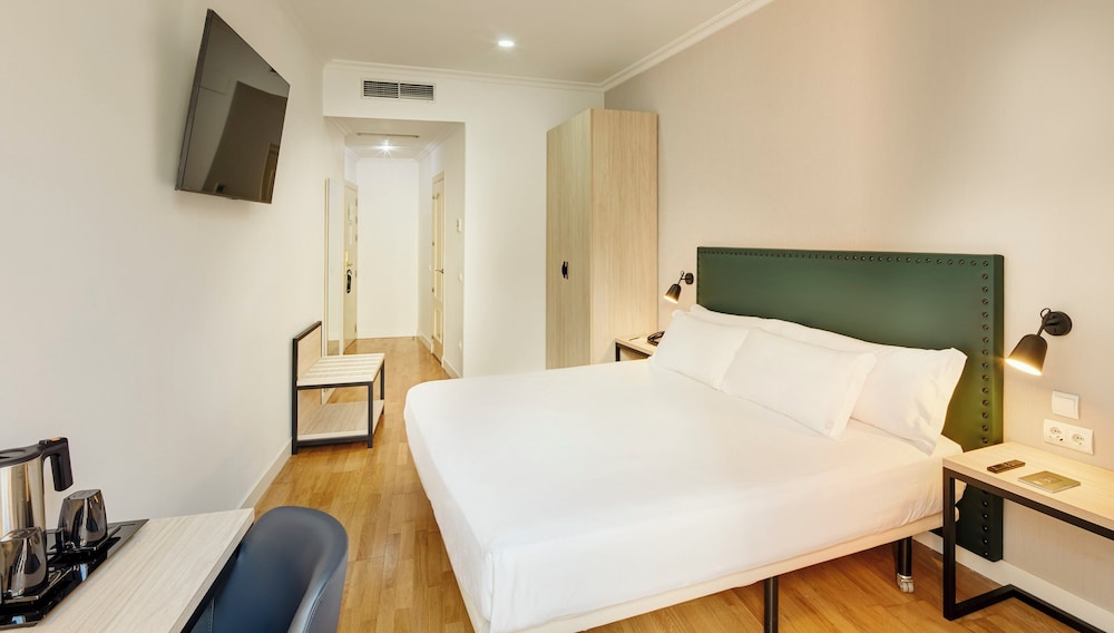 Sercotel Las Casas de los Mercaderes — Hotel rooms in Seville, Andalusia