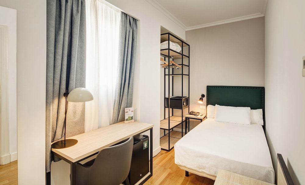 Sercotel Las Casas de los Mercaderes — Hotel rooms in Seville, Andalusia