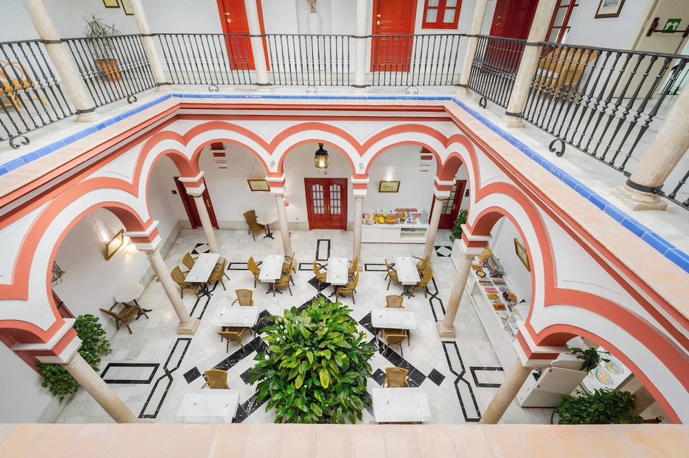 Sercotel Las Casas de los Mercaderes — Hotel building in Seville, Andalusia