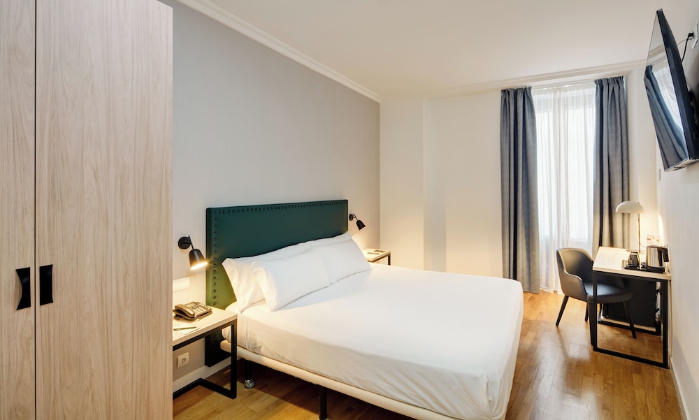 Sercotel Las Casas de los Mercaderes — Hotel rooms in Seville, Andalusia