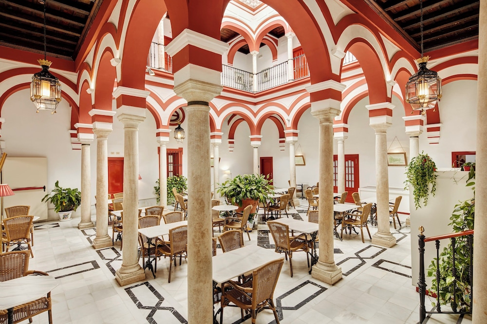 Sercotel Las Casas de los Mercaderes — Restaurant & bars in Seville, Andalusia