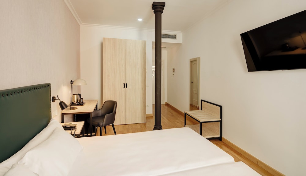 Sercotel Las Casas de los Mercaderes — Hotel rooms in Seville, Andalusia