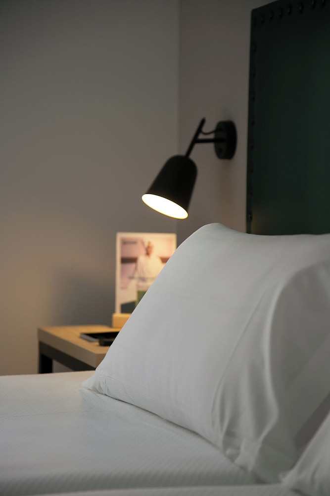 Sercotel Las Casas de los Mercaderes — Hotel rooms in Seville, Andalusia