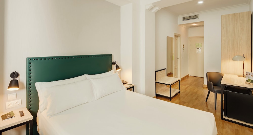 Sercotel Las Casas de los Mercaderes — Hotel rooms in Seville, Andalusia