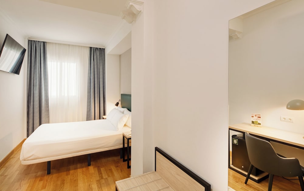 Sercotel Las Casas de los Mercaderes — Hotel rooms in Seville, Andalusia