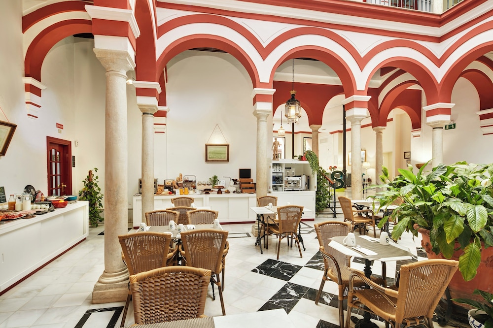 Sercotel Las Casas de los Mercaderes — Restaurant & bars in Seville, Andalusia