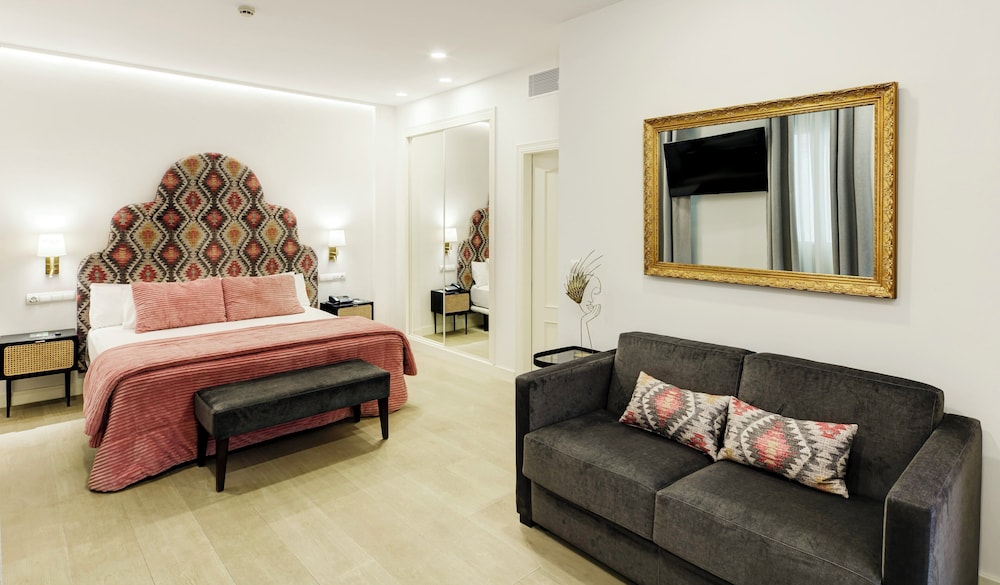 Sercotel Las Casas de los Mercaderes — Hotel rooms in Seville, Andalusia