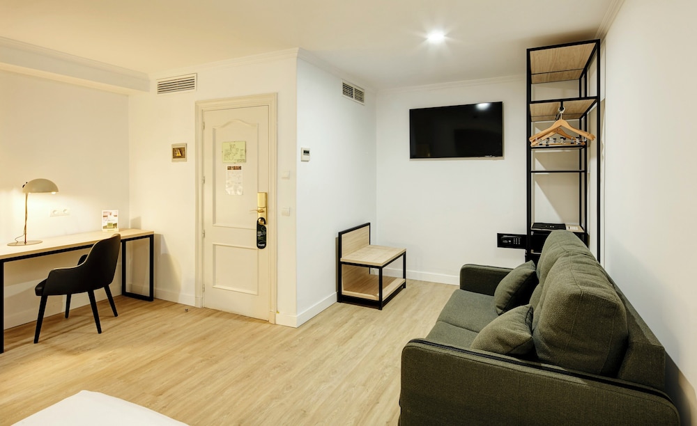 Sercotel Las Casas de los Mercaderes — Hotel rooms in Seville, Andalusia