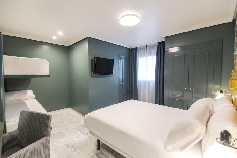 Petit Palace Puerta de Triana — Hotel rooms in Seville, Andalusia