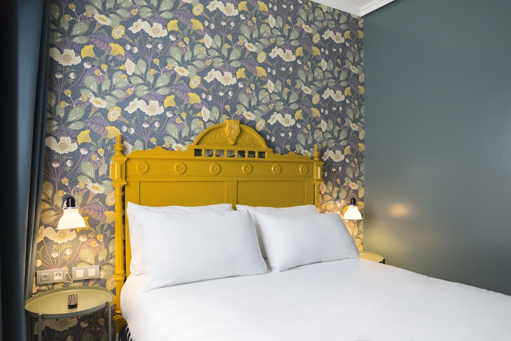 Petit Palace Puerta de Triana — Hotel rooms in Seville, Andalusia