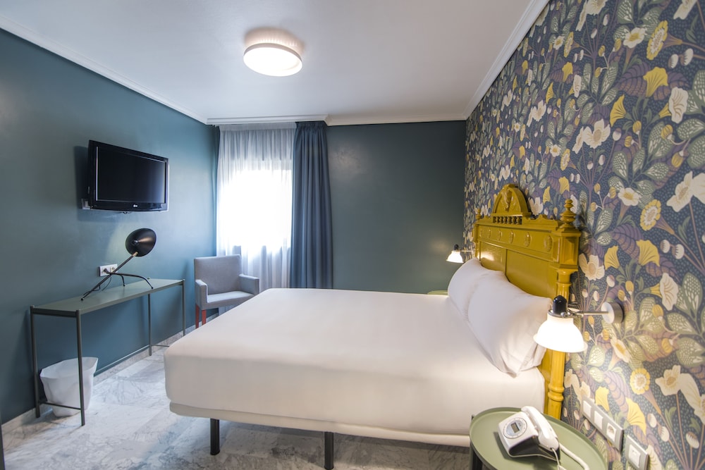 Petit Palace Puerta de Triana — Hotel rooms in Seville, Andalusia