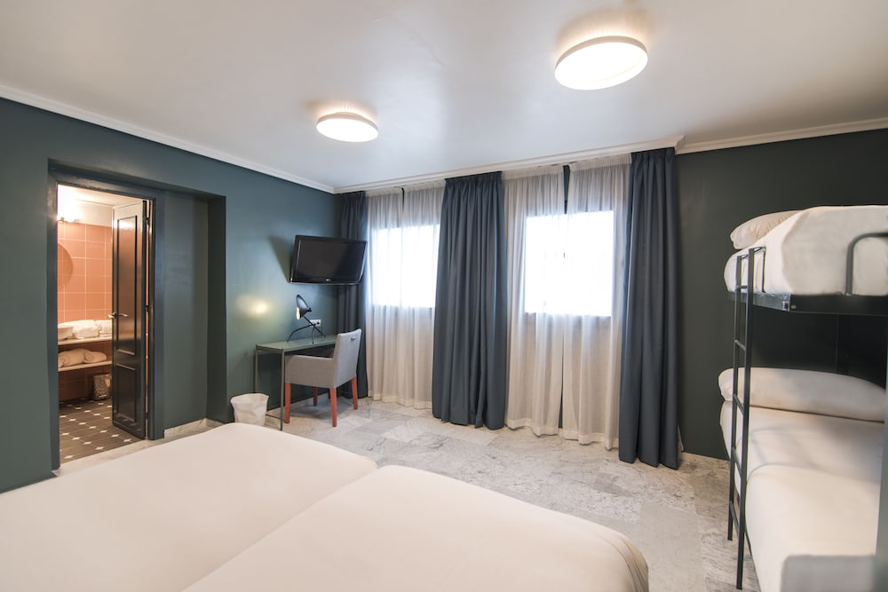 Petit Palace Puerta de Triana — Hotel rooms in Seville, Andalusia