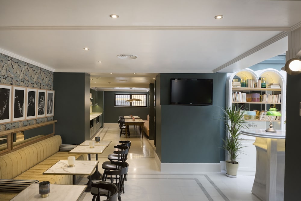 Petit Palace Puerta de Triana — Restaurant & bars in Seville, Andalusia