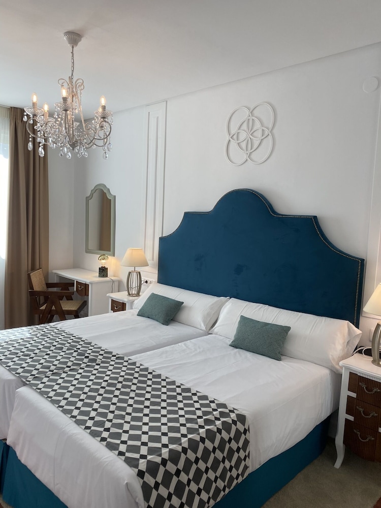 Hotel Derby Sevilla — Hotel rooms in Seville, Andalusia