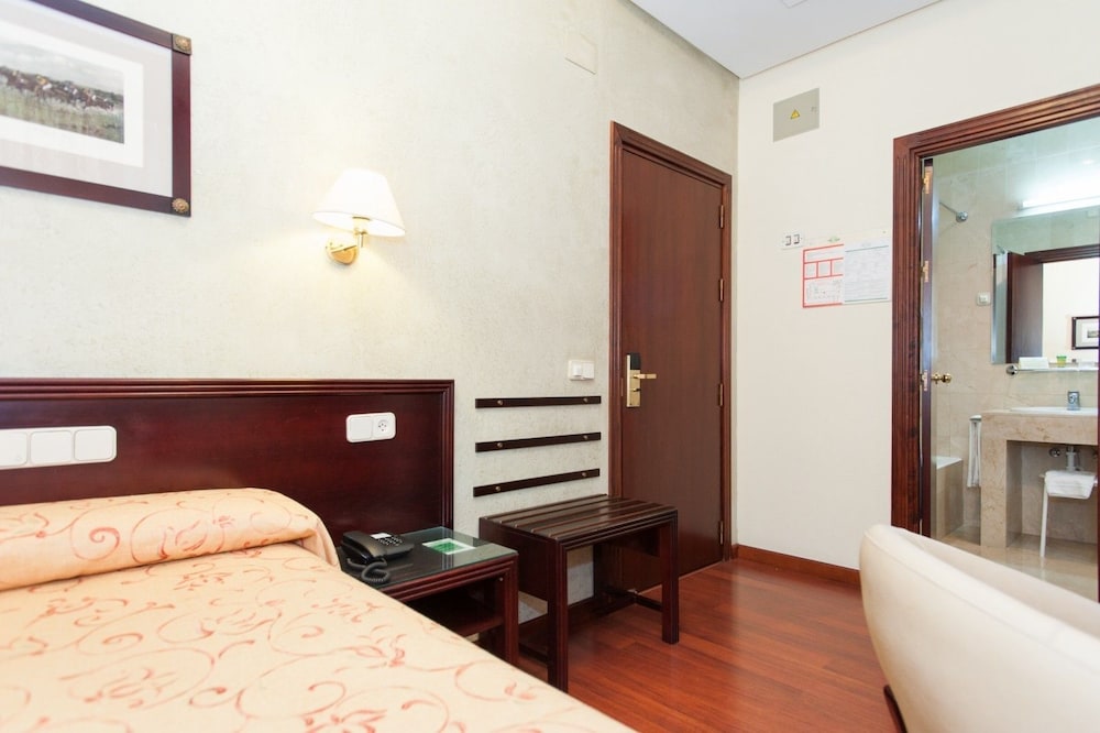Hotel Derby Sevilla — Hotel rooms in Seville, Andalusia