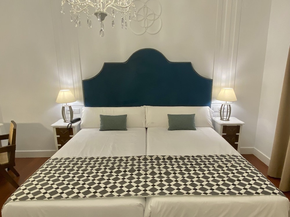 Hotel Derby Sevilla — Hotel rooms in Seville, Andalusia