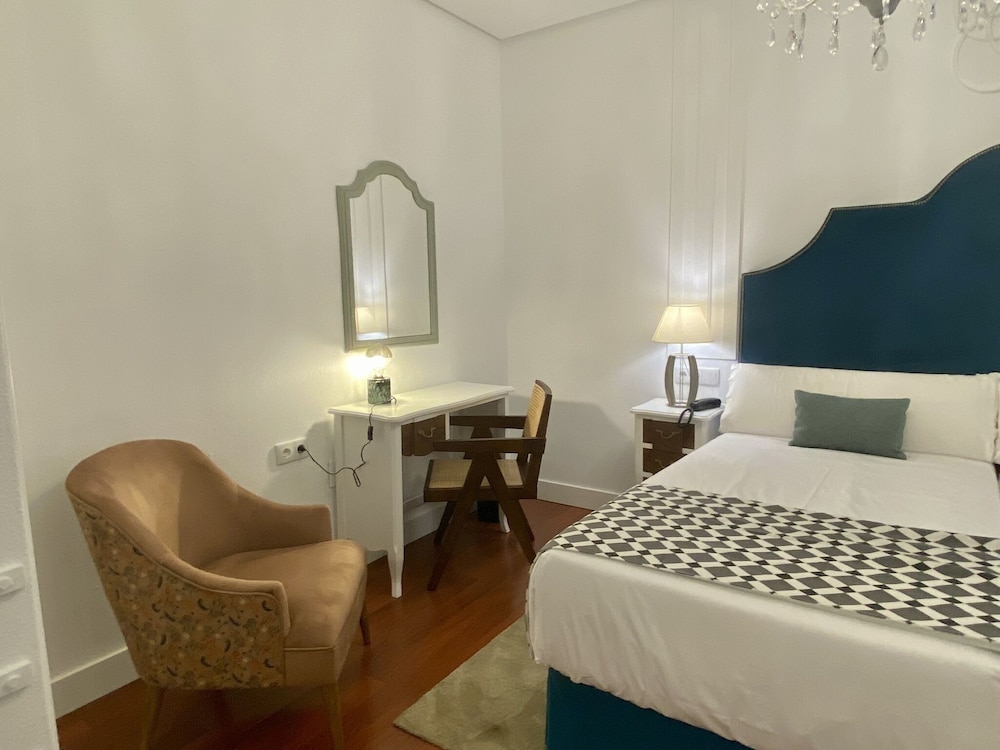 Hotel Derby Sevilla — Hotel rooms in Seville, Andalusia