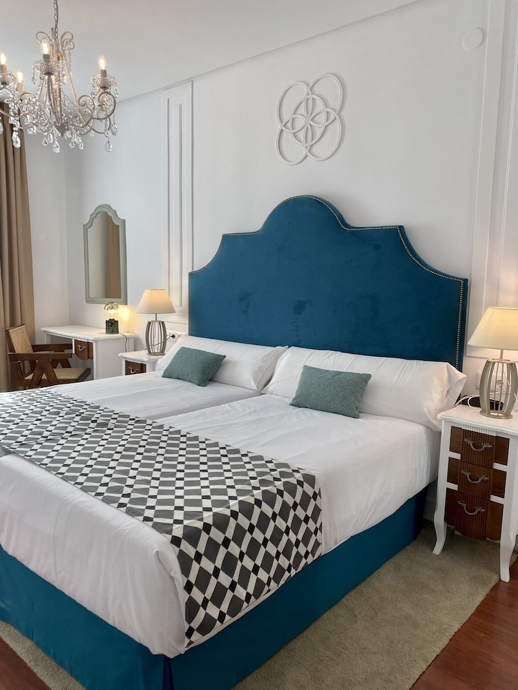 Hotel Derby Sevilla — Hotel rooms in Seville, Andalusia
