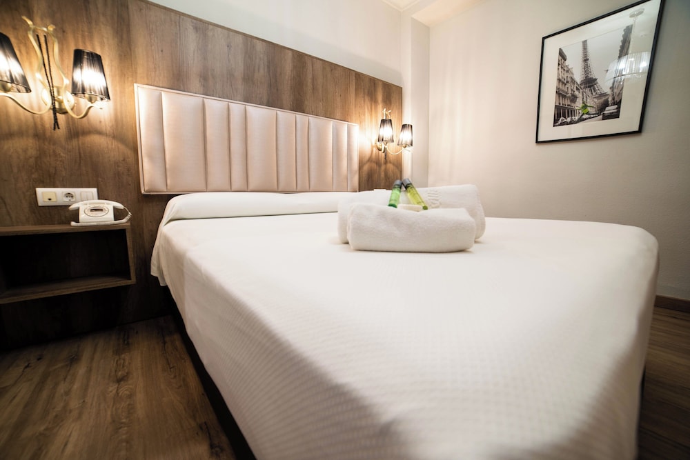 Hotel Sercotel Doña Carmela — Hotel rooms in Seville, Andalusia