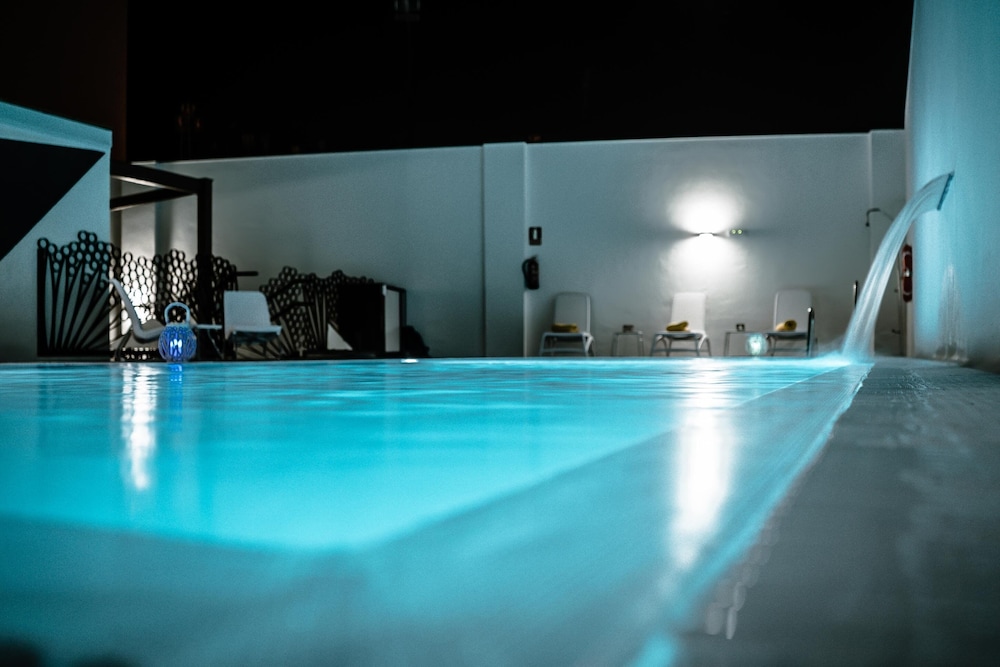 Hotel Sercotel Doña Carmela — Swimming pool in Seville, Andalusia