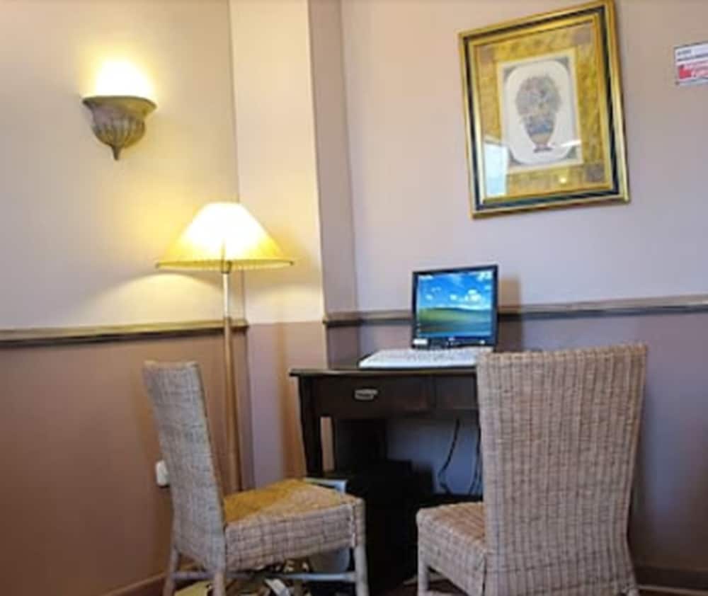 Hotel Sercotel Doña Carmela — Hotel rooms in Seville, Andalusia