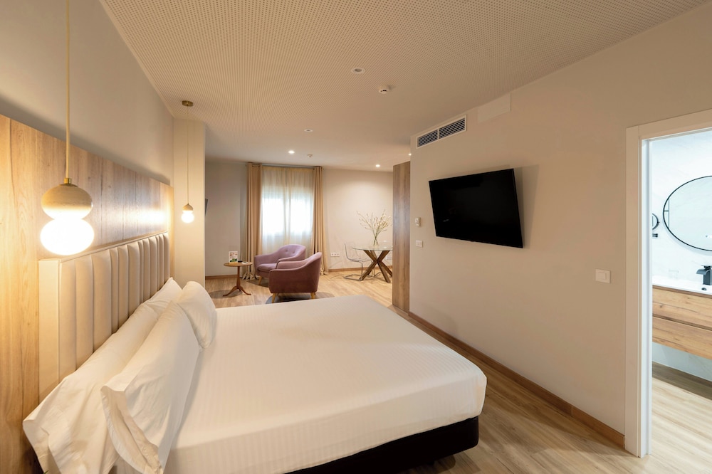 Hotel Sercotel Doña Carmela — Hotel rooms in Seville, Andalusia