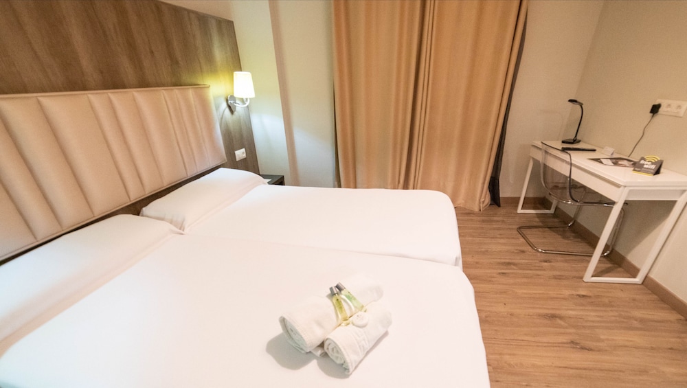 Hotel Sercotel Doña Carmela — Hotel rooms in Seville, Andalusia