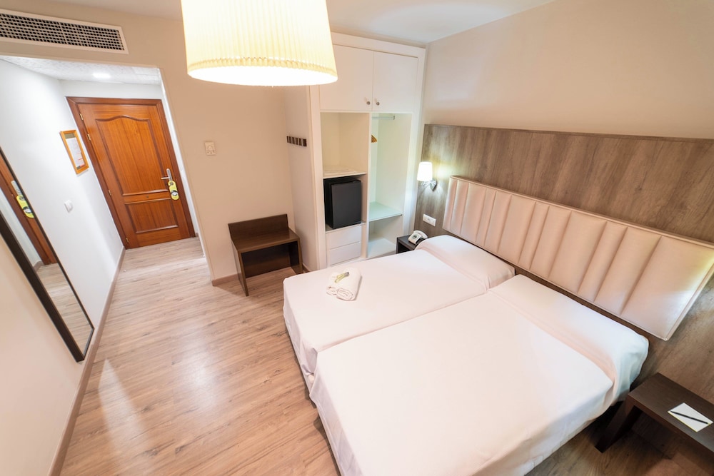 Hotel Sercotel Doña Carmela — Hotel rooms in Seville, Andalusia