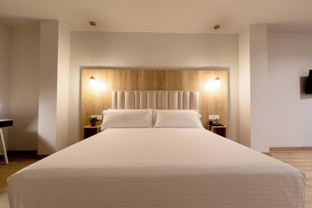 Hotel Sercotel Doña Carmela — Hotel rooms in Seville, Andalusia