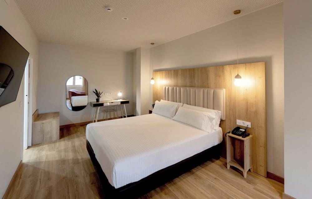Hotel Sercotel Doña Carmela — Hotel rooms in Seville, Andalusia