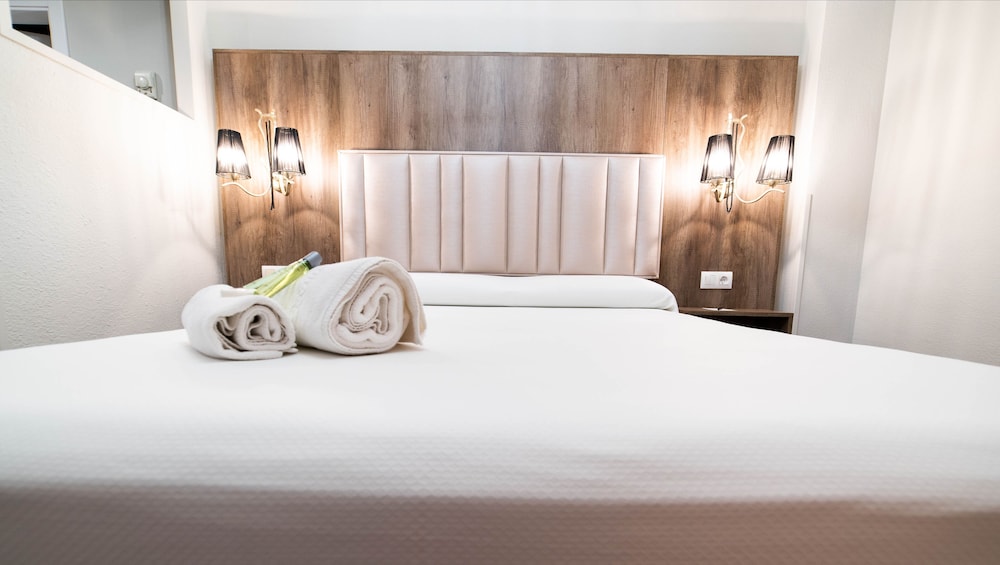Hotel Sercotel Doña Carmela — Hotel rooms in Seville, Andalusia