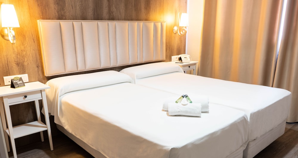 Hotel Sercotel Doña Carmela — Hotel rooms in Seville, Andalusia