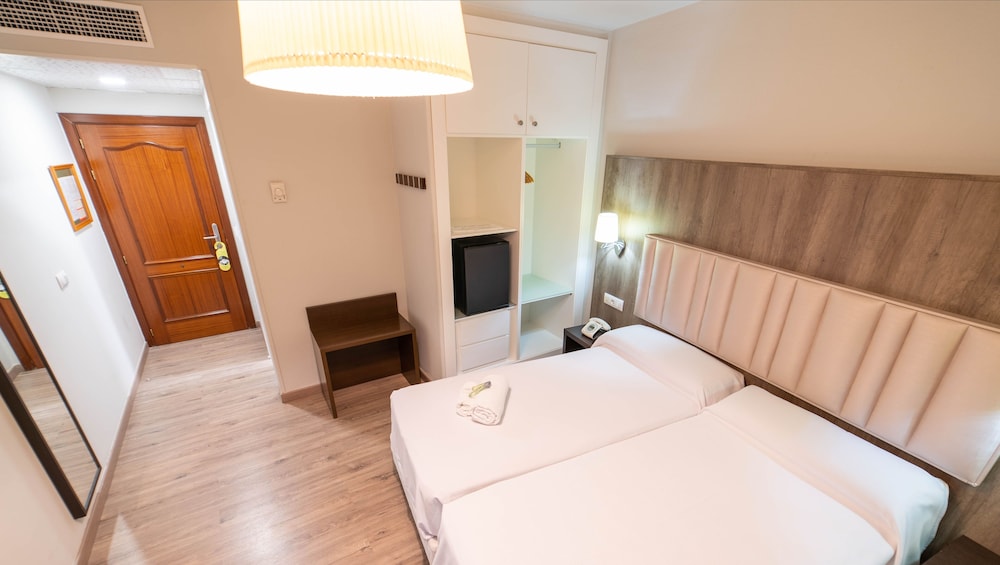 Hotel Sercotel Doña Carmela — Hotel rooms in Seville, Andalusia