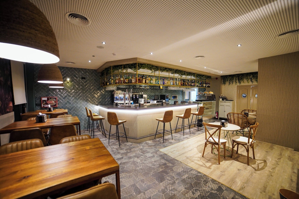 Hotel Sercotel Doña Carmela — Restaurant & bars in Seville, Andalusia