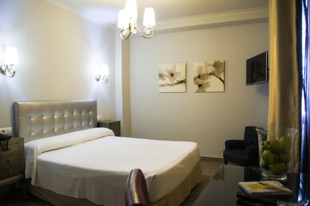 Hotel Sercotel Doña Carmela — Hotel rooms in Seville, Andalusia