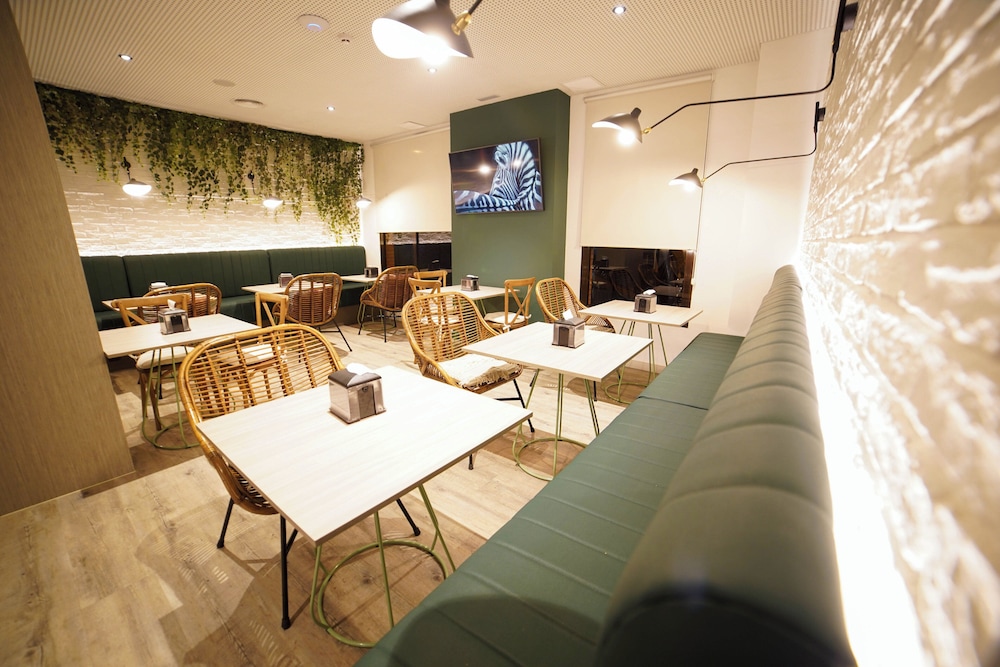 Hotel Sercotel Doña Carmela — Restaurant & bars in Seville, Andalusia