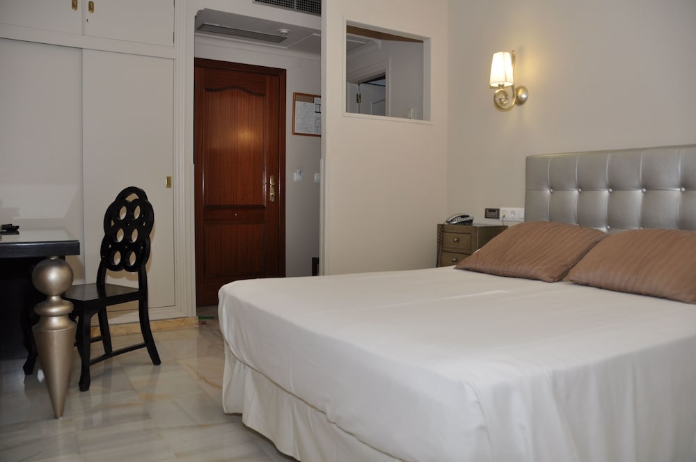 Hotel Sercotel Doña Carmela — Hotel rooms in Seville, Andalusia