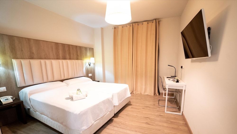 Hotel Sercotel Doña Carmela — Hotel rooms in Seville, Andalusia