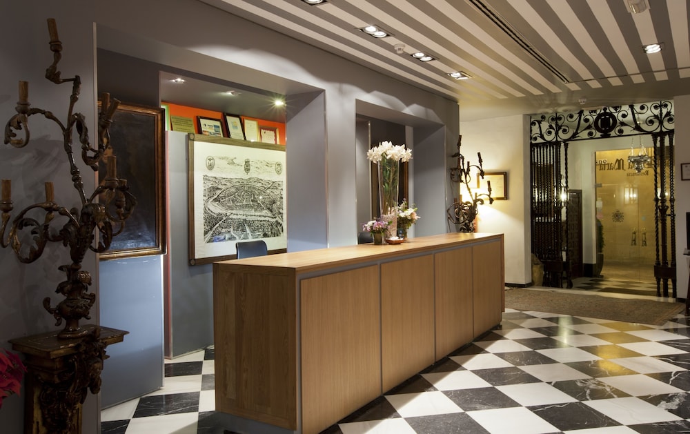 Hotel Doña Maria — Hotel building in Seville, Andalusia