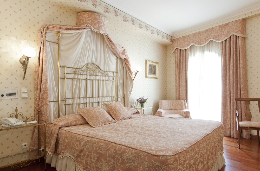 Hotel Doña Maria — Hotel rooms in Seville, Andalusia
